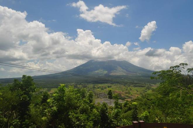 top of Lignon hill. sigh. so many clouds to see Mayon in full. :(